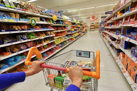 shopping cart photo via shutterstock - ‘Every little helps’… unless you want email: Tesco to kill free service